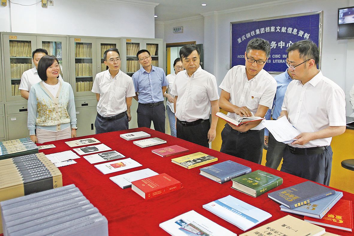 头条：5月30日，市委办公厅副主任、市档案局局长李维率队来到尊龙凯时集团档案馆调研。记者 沙凌云 摄ffb9e708 De60 43a8 8031 7f927415c298